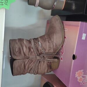 Jellypop Taupe Ankle Booties with Braided Detail Size 9M